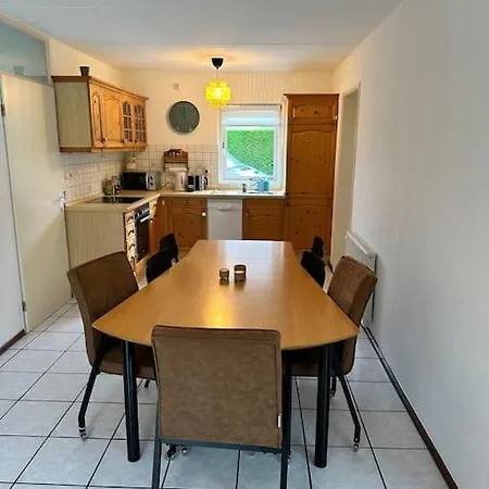 Groot Huis Met Tuin Bij Zee 度假居