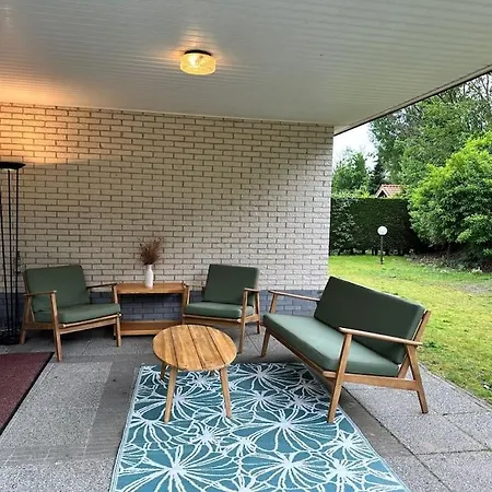Groot Huis Met Tuin Bij Zee *