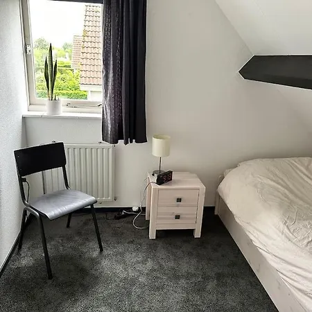 Groot Huis Met Tuin Bij Zee 度假居